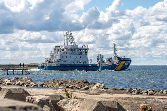 Landskrona, Sweden - July 10 2022: Swedish coast guard vessel 034 Malmö leaving port of Landskrona.