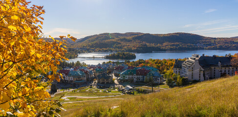 Fototapeta na wymiar Spectacular autumn in Mont Tremblant, Quebec, Canada