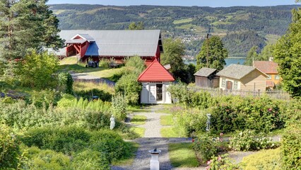 vieilles maisons traditionnelles en Norvège, village ancien norvégien