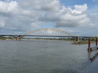 Fototapeta na wymiar Die Stadt Nijmegen an der Waal