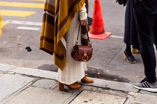 Woman wearing Chloe outfit and handbag at Paris Fashion Week September 2022 | Street style