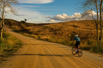 Obraz premium Cyclists practicing on gravel roads.