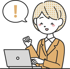 パソコンの前で喜ぶスーツを着た女性