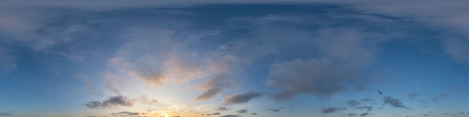 Obraz premium Panorama of a dark blue sunset sky with golden Cumulus clouds. Seamless hdr 360 panorama in spherical equiangular format. Full zenith for 3D visualization, sky replacement for aerial drone panoramas.