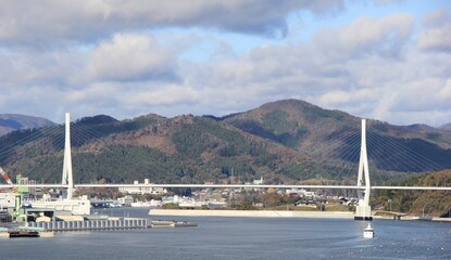 臨海地域に高架道路がある風景