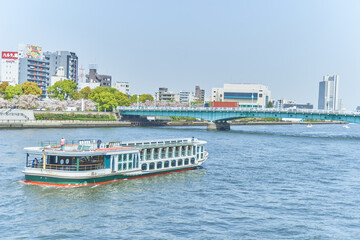 東京都墨田区隅田川と遊覧船