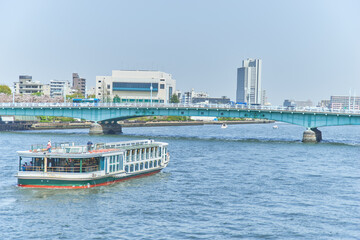 東京都墨田区隅田川と遊覧船