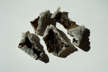 Close shot of crispy roasted seaweed chips © Anna