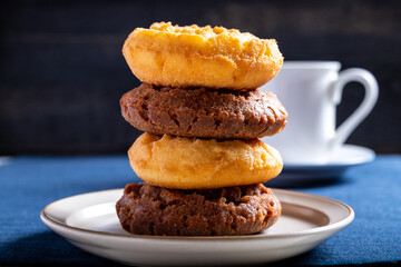 ド－ナツとコ－ヒ－カップ