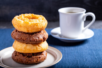 ド－ナツとコ－ヒ－カップ