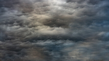 Obraz premium Texture of bright blue dramatic cloudy sky.