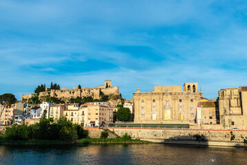 Fototapeta na wymiar Cathedral and the Suda castle in Tortosa, Catalonia, Spain