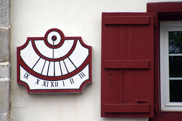 Cadran solaire &agrave; Ainhoa Pays Basque