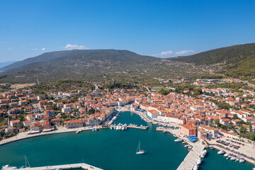Fototapeta na wymiar Aussicht auf den Hafen von Cres in Kroatien