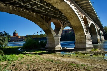 Au pied d'un pont toulousain