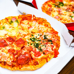 宅配ピザ　デリバリー　ピザ　【 食欲 の 秋 の イメージ 】