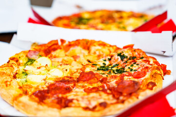 宅配ピザ　デリバリー　ピザ　【 食欲 の 秋 の イメージ 】