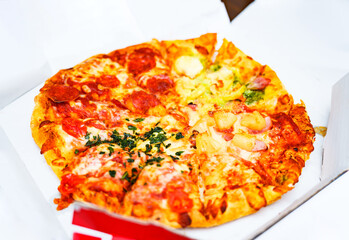 宅配ピザ　デリバリー　ピザ　【 食欲 の 秋 の イメージ 】