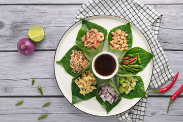 Miang kham - A royal leaf wrap appetize