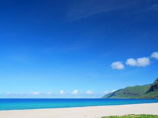 Fototapeta na wymiar ハワイ、オアフ島、晴天のマクアビーチ