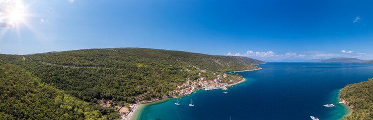 Fototapeta na wymiar Panoramafoto vom Fischerdorf Valun auf der Insel Cres in Kroatien