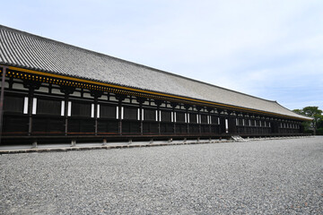 通し矢で知られた京都市東山の国宝三十三間堂