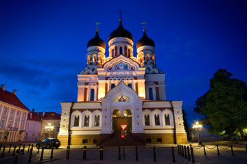 Fototapeta na wymiar Night view of orthodox Alexander Nevsky cathedral in Tallinn, Estonia