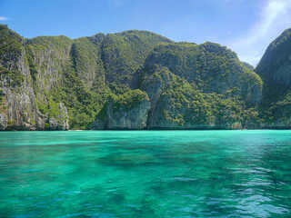 Naklejka na ściany i meble beautiful scenery phi phi islands krabi thailand
