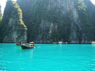 Fototapeta na wymiar Beautiful scenery, Phi Leh Bay, Phi Phi, Krabi, Thailand
