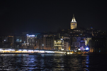 torre galata de noche en estambul