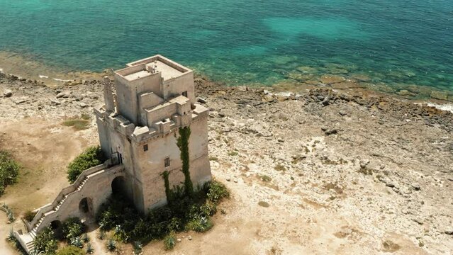 Torre Colimena vista dal drone in estate, Salento, Puglia