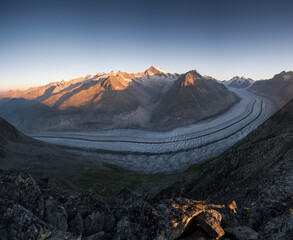 Aletsch Gletscher zum Sonnenaufgang. © hannesheigl