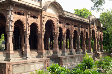 Obraz premium Pillars & Arches of Krishnapura Chhatri, Indore, Madhya Pradesh. Indian Architecture. Ancient Architecture of Indian temple.