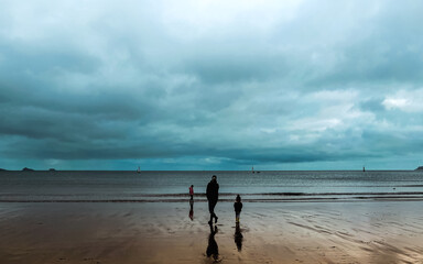 Fototapeta na wymiar Stormy bleak beach 