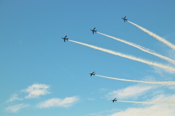 ブルーインパルスの曲芸飛行