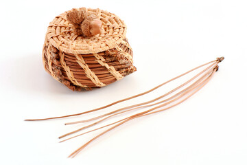 Pine needle basket and needles