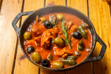 アウトドアでシチュー　warm stew outdoors or at a campsite