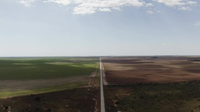 ESTRADA INFINITA, INDO PARA LONGE