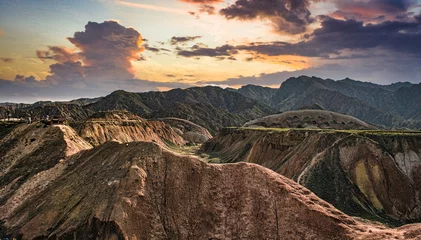 Photo sur Plexiglas Zhangye Danxia Mesmerizing sunset light over the Dangxia Landforms, between the Gobi Desert and the Qilian Mountains. Gansu Province. China