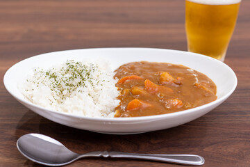 晩酌にビールとカレーライス