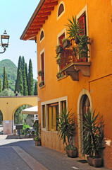 Fototapeta na wymiar Lago di Garda - Gardone Riviera, Borgo antico di Gardone