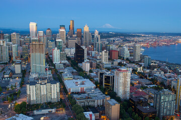 Naklejka na ściany i meble Downtown Seattle and Mt. Rainier at sunset in Washington, USA
