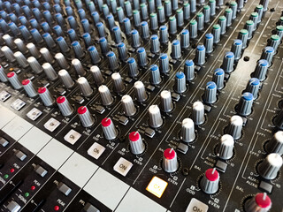 Table de mixage poussi&eacute;reuse