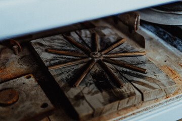 traditionelles Handwerk - Glasbläserei - alte Werkzeuge