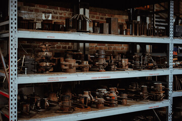 traditionelles Handwerk - Glasbläserei - alte Werkzeuge