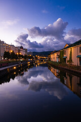 Fototapeta na wymiar 縦撮りの小樽市の運河
