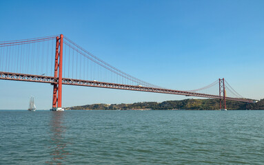 Fototapeta na wymiar bridge in lisbon