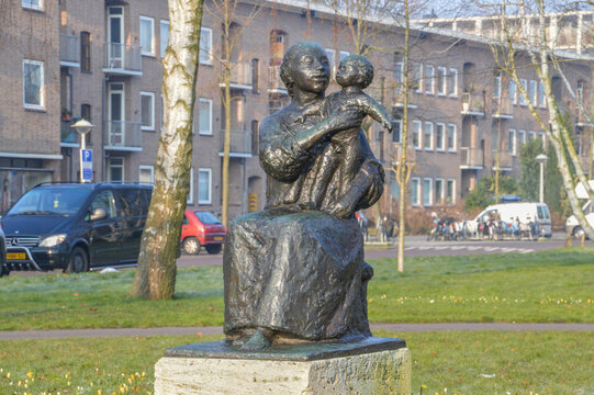 Mother And Child Statue From Gerarda Rueter At Amsterdam The Netherlands 2018