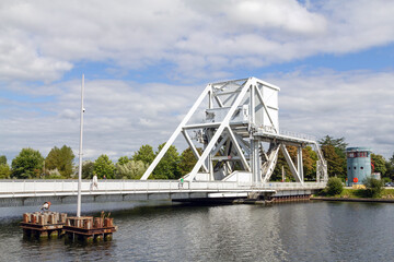 Nuevo Puente Pegasus sobre el Canal de Caen. Bénouville, Normandía, Francia.