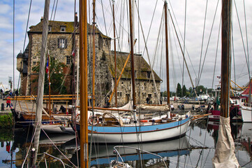 Vista del puerto francés de Honfleur. Calvados, Normandía, Francia.